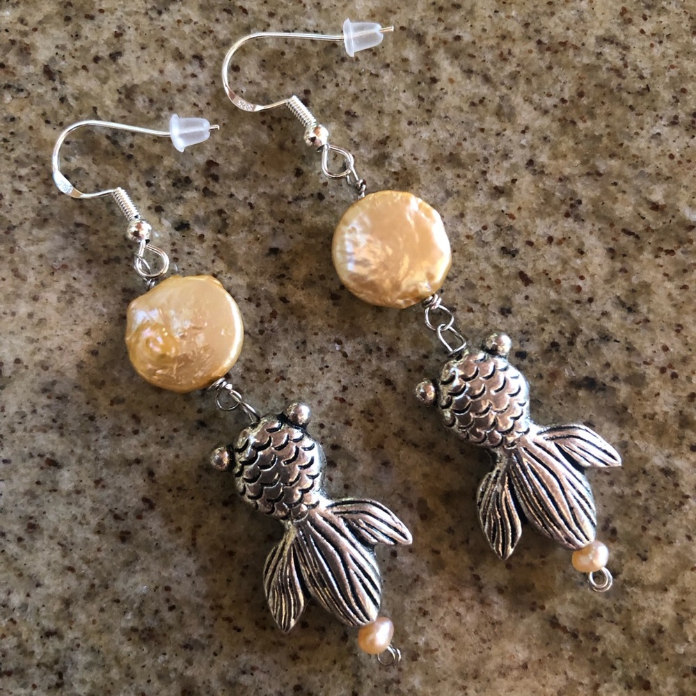 HAND CRAFTED Koi Goldfish Charm Pink Coin / Baroque Pearl Drop Silver Earrings - Picture 3 of 17
